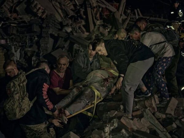 Новини Києва - Атака на Київ: кількість загиблих зросла, людей шукають під завалами