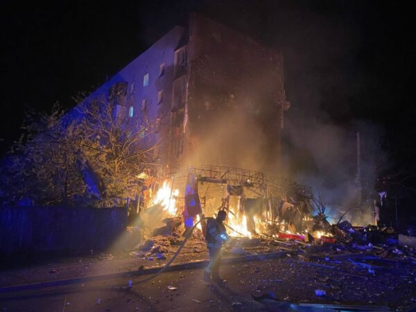 Новини Києва - Атака на Київ: під завалами будинку знаходяться люди