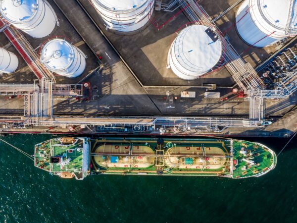 Новини бізнесу - Китай рекордно наростив реекспорт газу через низький попит