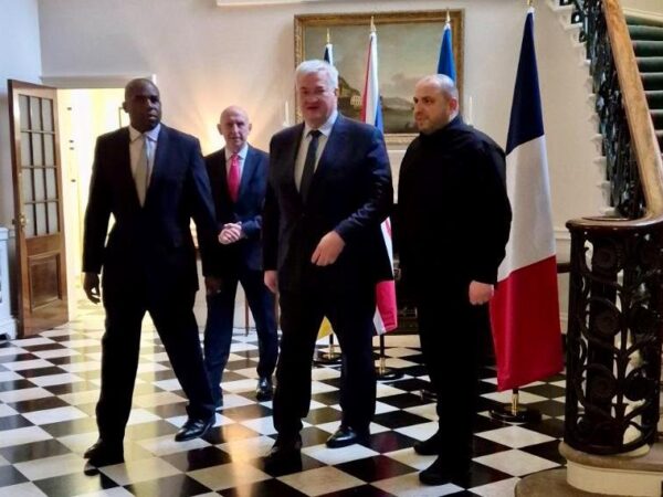 Новини України - Сибіга і Умєров проводять першу зустріч в Лондоні