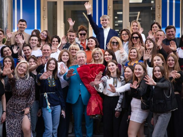 Новини культури - Студенти подарували Поплавському фільм до 32-річчя ректорства