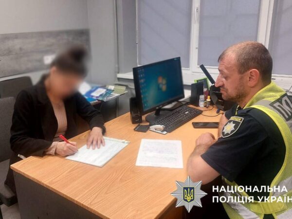 Новини Києва - У День жалоби у Києві жінка слухала російську музику