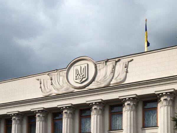 Новини України - У Раді пропонують дозволити військові контракти 60+