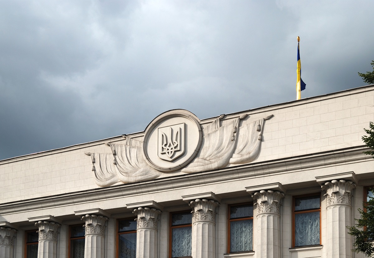 Новини України - У Раді пропонують дозволити військові контракти 60+