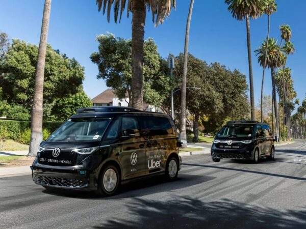 Новини бізнесу - Uber та Volkswagen запустять сервіс роботаксі в США