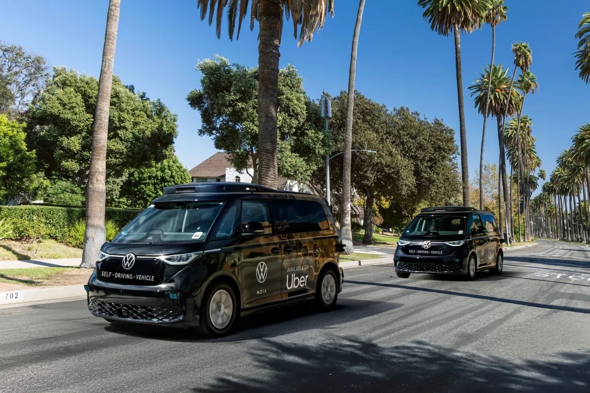 Новини бізнесу - Uber та Volkswagen запустять сервіс роботаксі в США