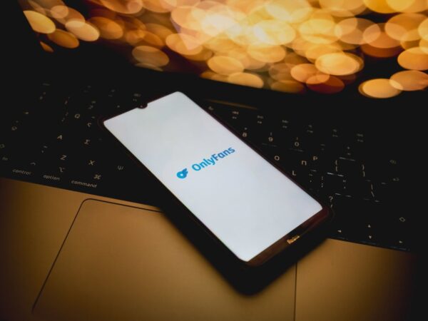 Новини бізнесу - Українські моделі OnlyFans заробили понад 100 млн доларів