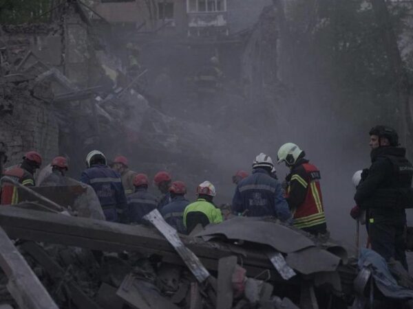 Новини Києва - В Києві розбирають завали: підтверджена смерть восьми людей