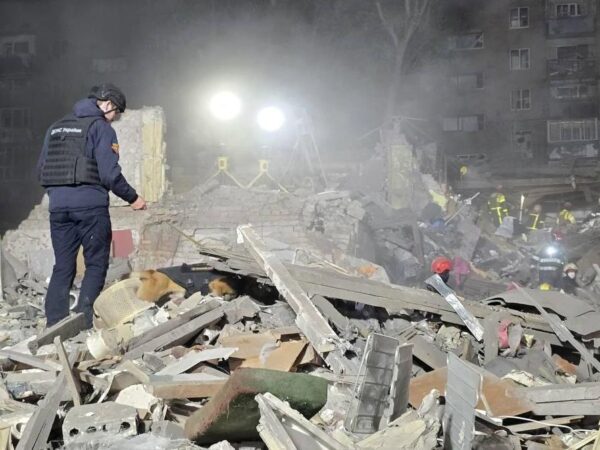 Новини Києва - В Києві з-під завалів дістали живого чоловіка
