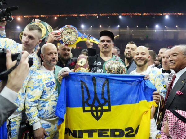 Новини спорту - Відомий тренер назвав Усика найкращим боксером в історії