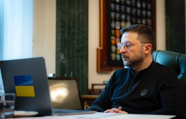 Новини України - Зеленський обговорив з премʼєром Канади санкції проти РФ і ППО для України