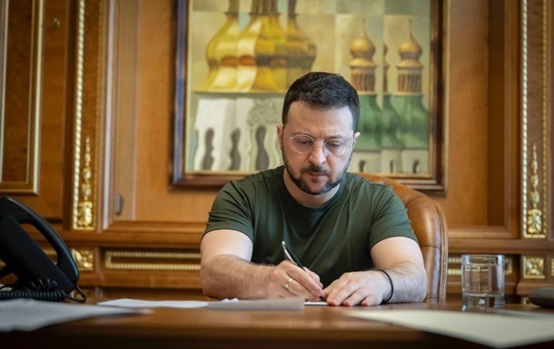 Новини України - Зеленський підписав закон про виплату 15 млн родинам загиблих добровольців