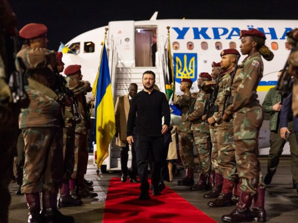 Новини України - Зеленський прибув у ПАР з робочим візитом
