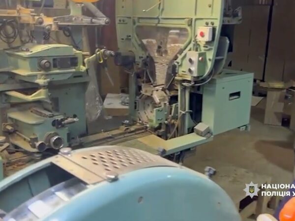 60 млн злочинного прибутку на виробництві сигарет: поліція знешкодила діяльність підпільної фабрики