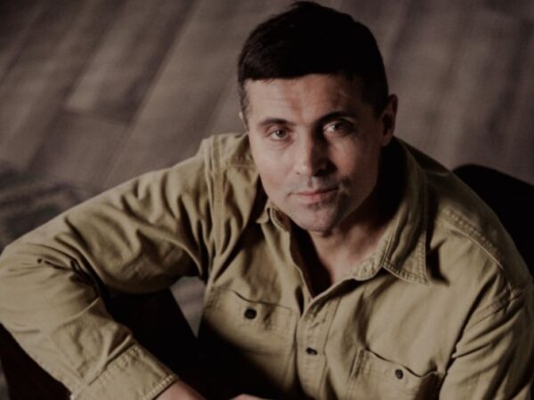 Новини культури - Актор Дмитро Лінартович розлучився з дружиною під час війни