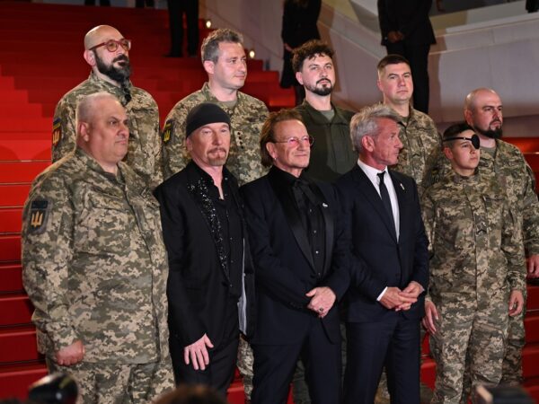 Новини світу - Боно з’явився на Каннському фестивалі разом з військовими ЗСУ