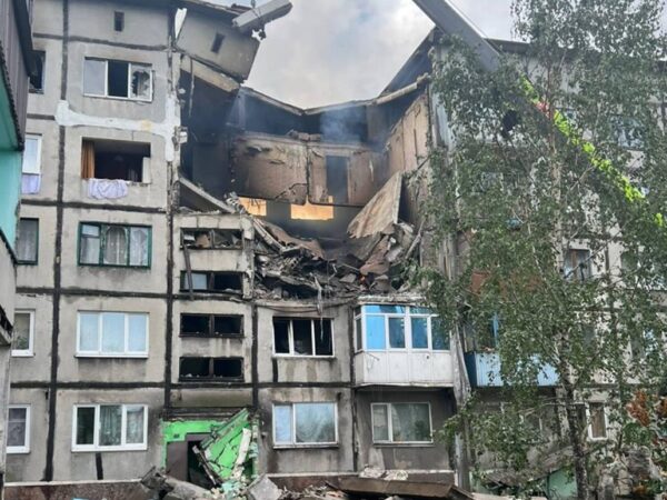 Новини України - Дрон росіян влучив у п’ятиповерхівку на Донеччині