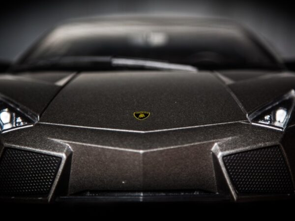 Новини бізнесу - Гібриди принесли Lamborghini майже €900 млн з аквартал