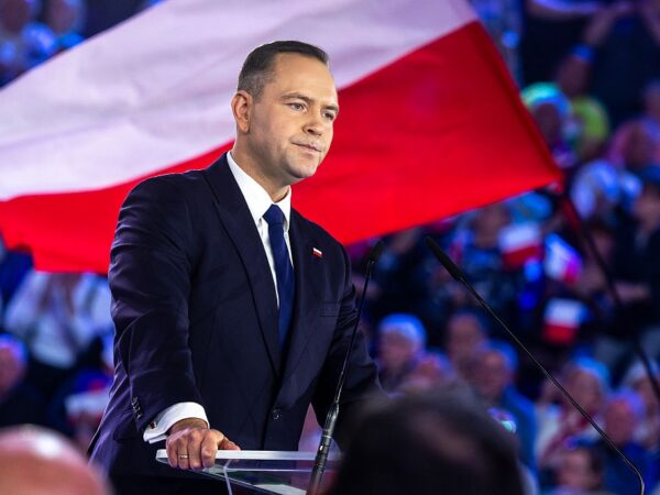 Новини світу - Кандидат у президенти Польщі втрапив у скандал через жест на дебатах