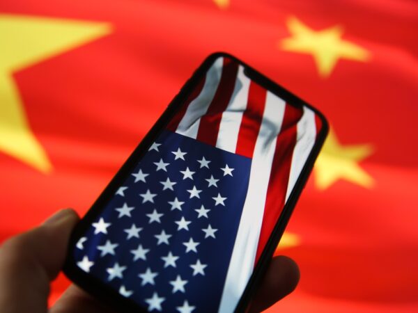 Новини бізнесу - Китай зменшив експорт смартфонів до США до мінімуму з 2011 року