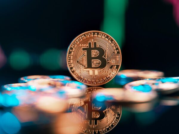 Новини світу - Курс біткоїну перевищив 105 тис. дол. уперше з січня