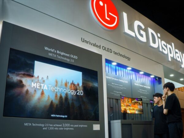 Технології - LG Display першою у світі комерціалізує "OLED мрії"