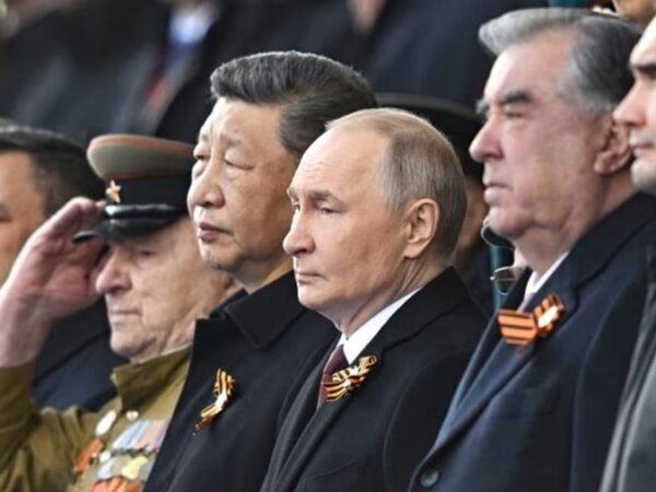 Новини політики - Маски скинуті: навіщо Сі Цзиньпін підтримав Путіна 9 травня