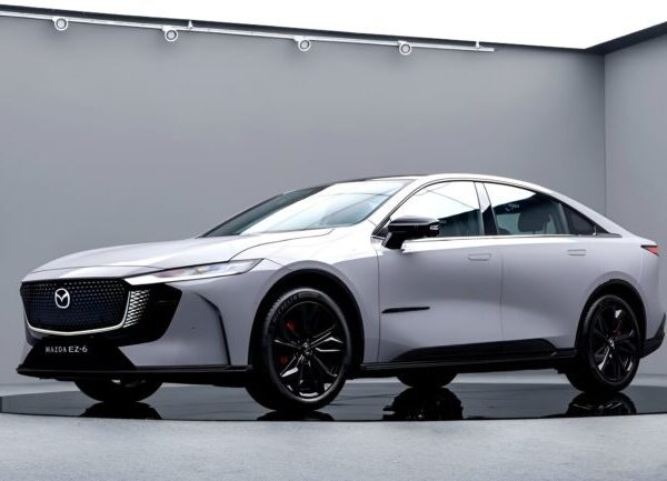Авто новини - Mazda представила у Китаї спортивний седан для молоді