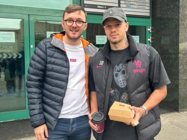 Новини спорту - Мудрик поділився фото з медаллю Ліги конференцій