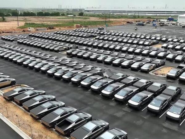 Авто новини - На складі Tesla накопичено більше 10 тисяч непроданих пікапів Cybertruck