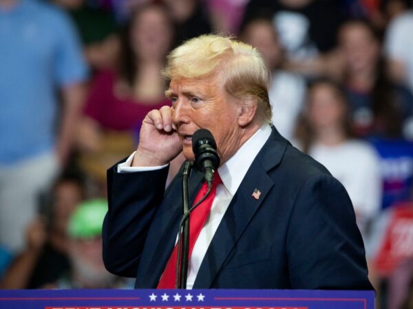 Новини світу - На Трампа готують замах? Скандал з мушлями