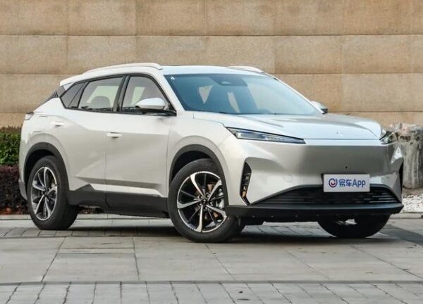 Авто новини - Peugeot-Citroen випустила наддешевий електричний кросовер у Китаї