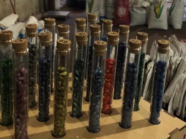 Новини України - Під Києвом виготовляли контрафактне насіння відомих брендів
