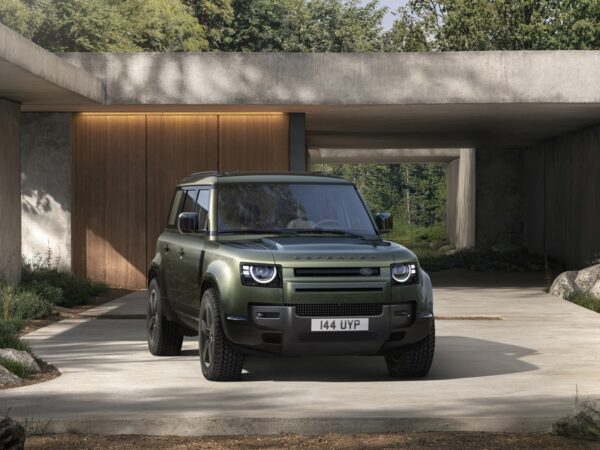 Авто новини - Представлено оновлений Land Rover Defender