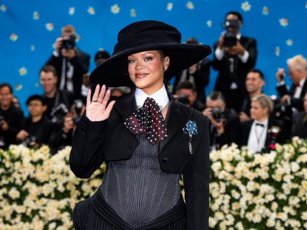 Новини культури - Ріанна вагітна втретє: зірка підтвердила новину на Met Gala 2025