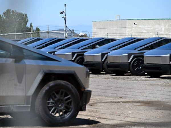 Авто новини - Tesla почала приймати Cybertruck на обмін
