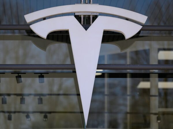 Новини бізнесу - Tesla втрачає ринок Китаю через конкурента