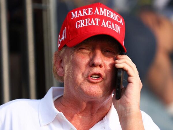 Новини світу - Трамп анонсував переговори із Зеленським і Путіним