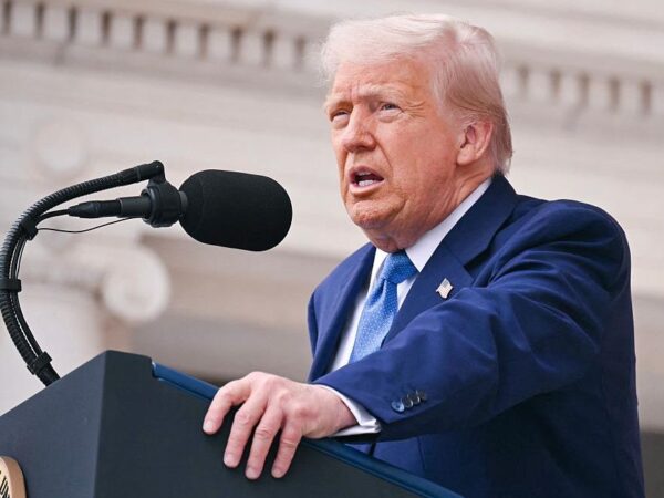 Новини світу - Трамп розглядає рішення щодо зброї Україні - ЗМІ