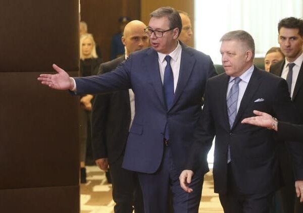 Новини світу - Три країни не пускають літаки Фіцо та Вучича в Росію