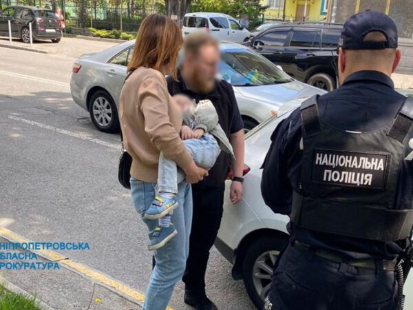 Новини України - У Дніпрі до восьми років засудили жінку, яка намагалась продати свою дитину