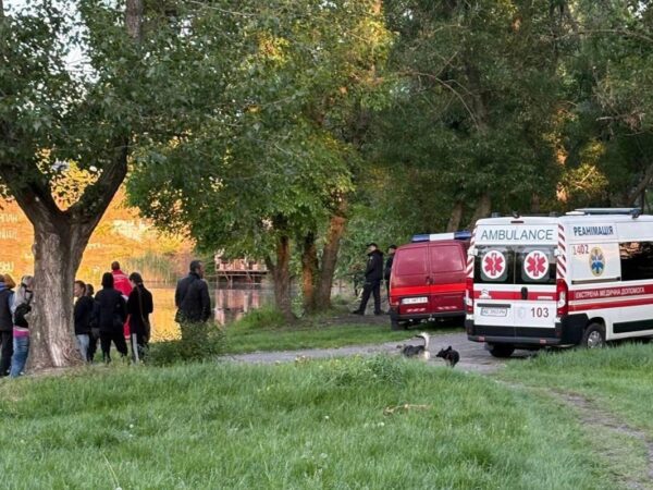 Новини України - У Дніпрі підлітки знімали на відео, як тонув чоловік