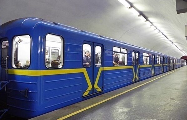 Новини Києва - У Києві на станції метро Дорогожичі знайшли тіло чоловіка