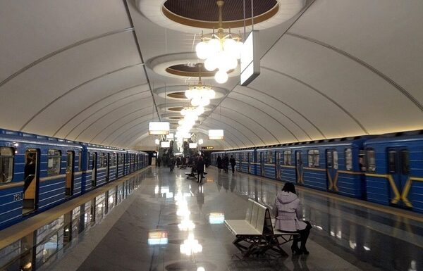 Новини Києва - У Києві обмежили рух "червоною" лінією метро