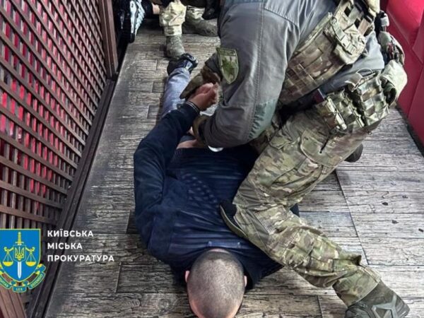 Новини Києва - У Києві поранили іноземця під час пограбування - підозрюваних затримали