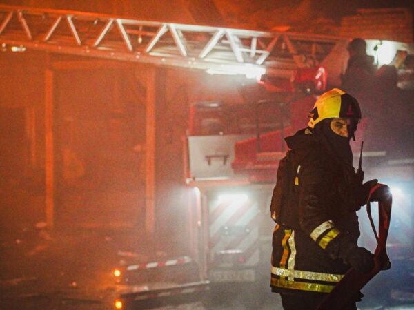 Новини Києва - У Києві уламки дронів вцілили у житловий будинок