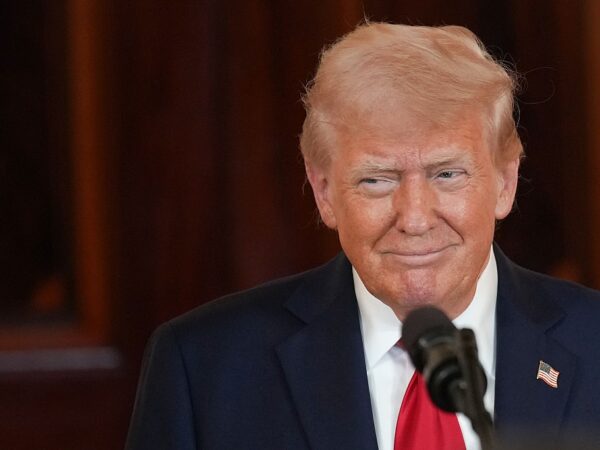 Новини світу - У певний момент: Трамп готовий зняти мита з Китаю