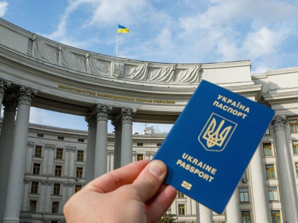 Новини України - У Раді пропонують дозволити виїзд чоловікам до 23-24 років
