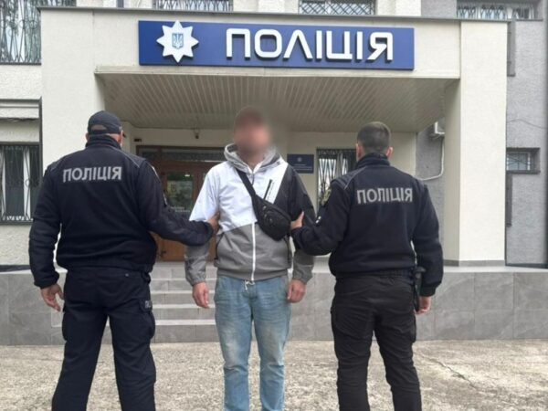 Новини України - В Ужгороді викрито продавця історичних реліквій і російської символіки