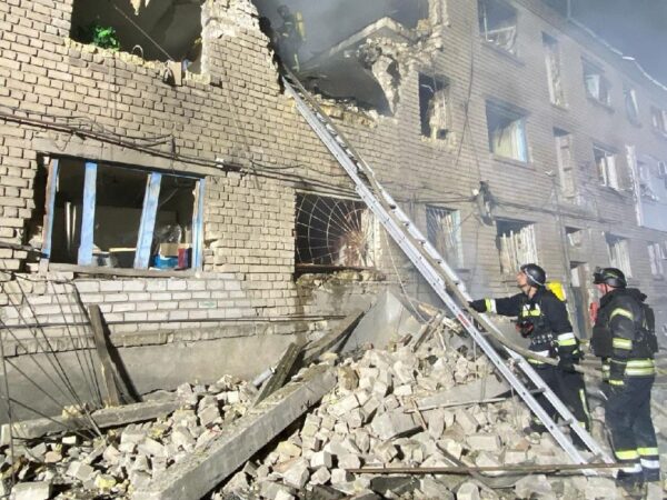Новини України - В Запоріжжі витягли з-під завалів людину